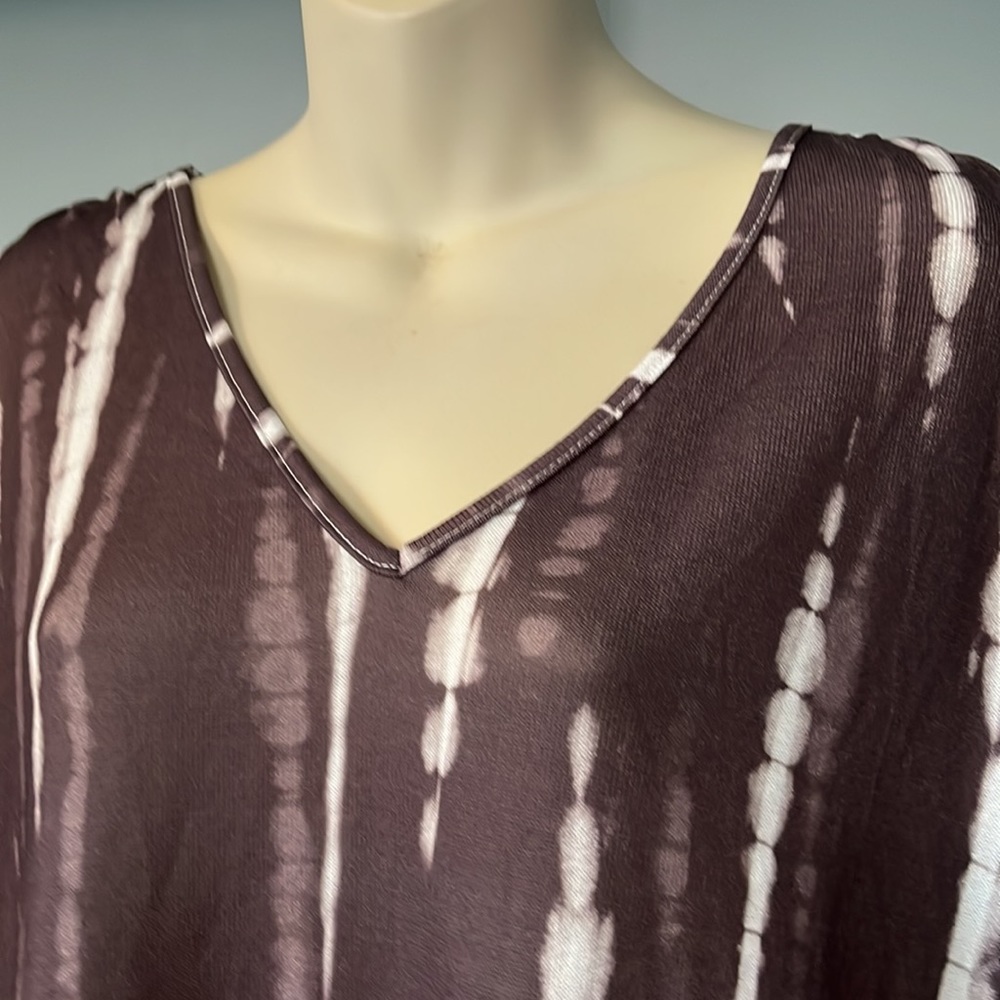 V neck top - Picture 3 of 9